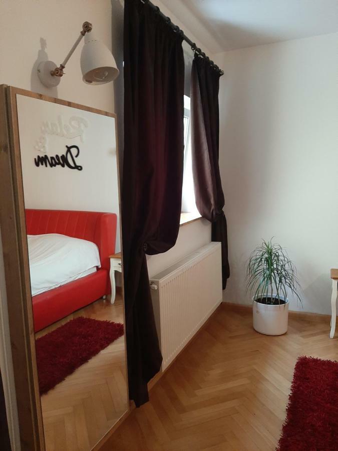 Luky10 Apartament *